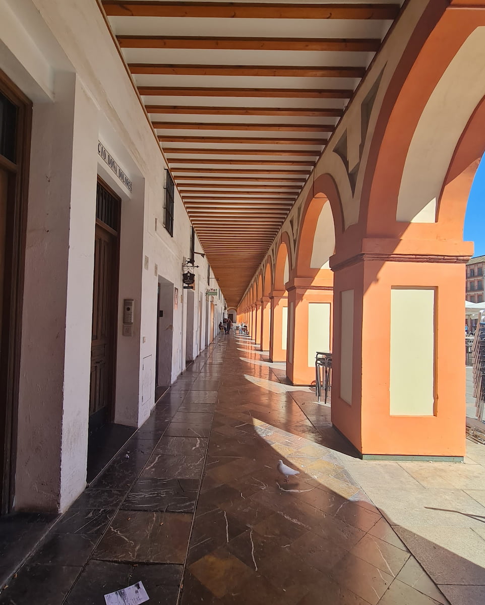 Vanishing point of corridor, Plaza de la Corredera