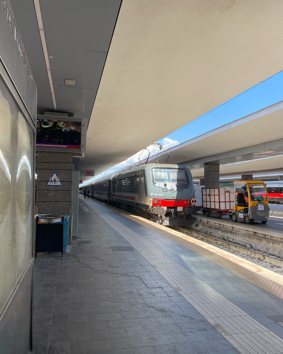 Circumvesuviana_Trains_Italy2