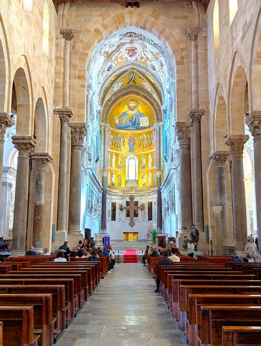 Inside of Cefalù Cathedral