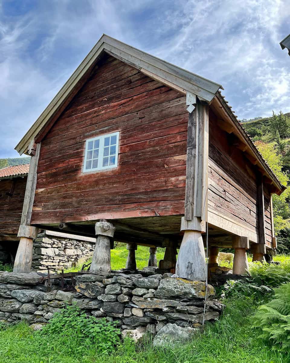 Otternes, Flam