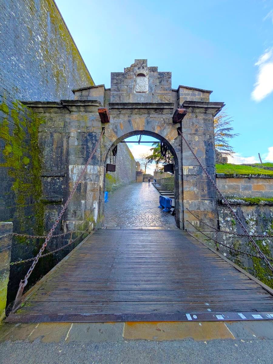 Portal of Zumalacarregui, Pamplon