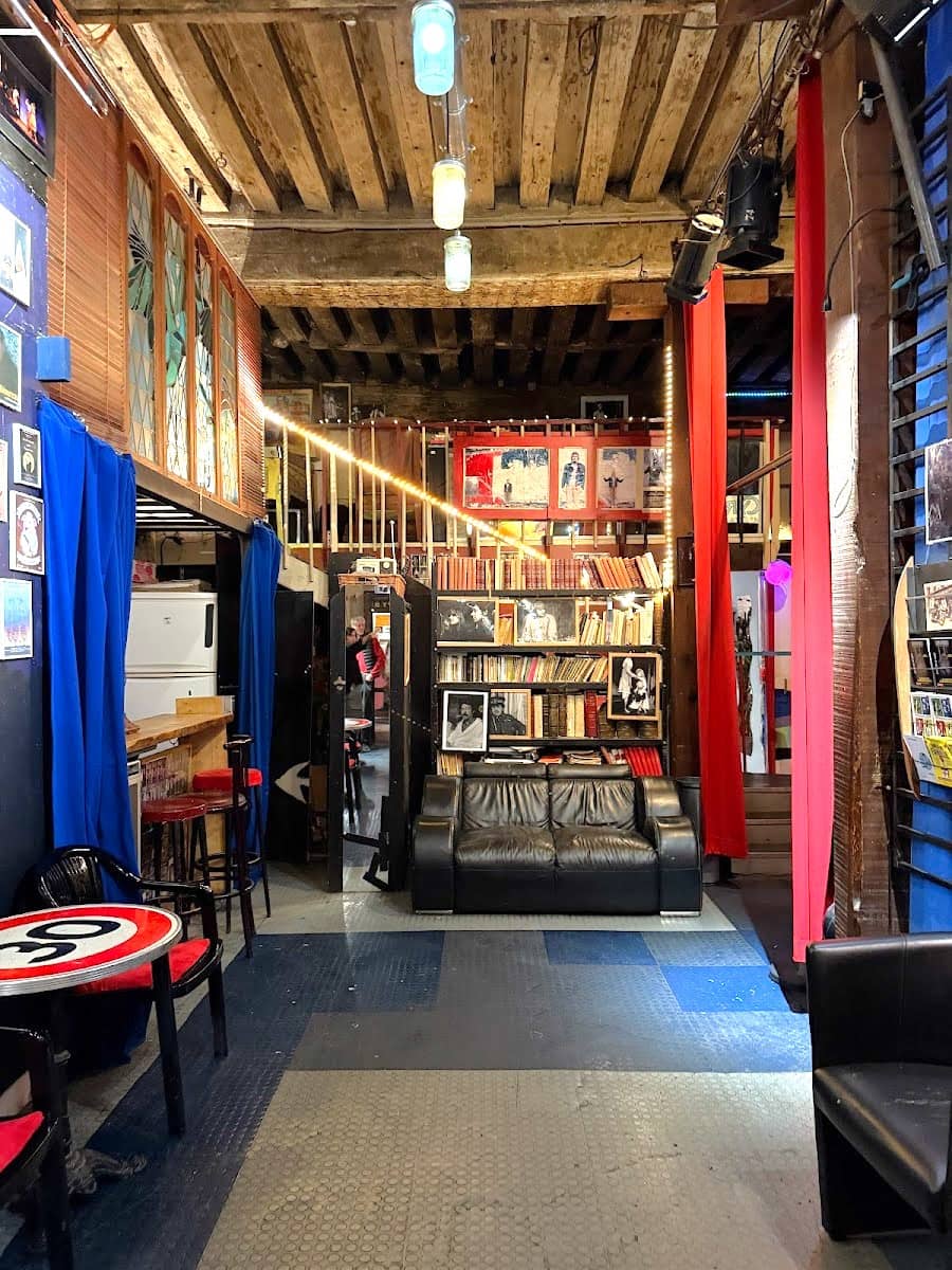 Café de la Gare, Le Marais