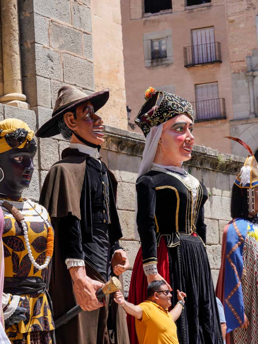 Gigantes y cabezudos, Segovia