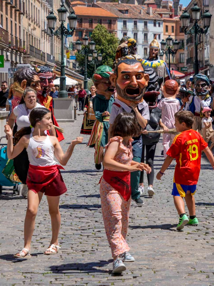 Gigantes y cabezudos, Segovia