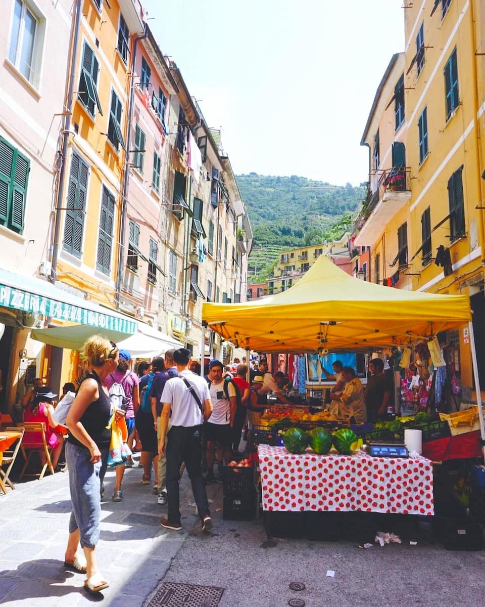 Monterosso Market Browsing
