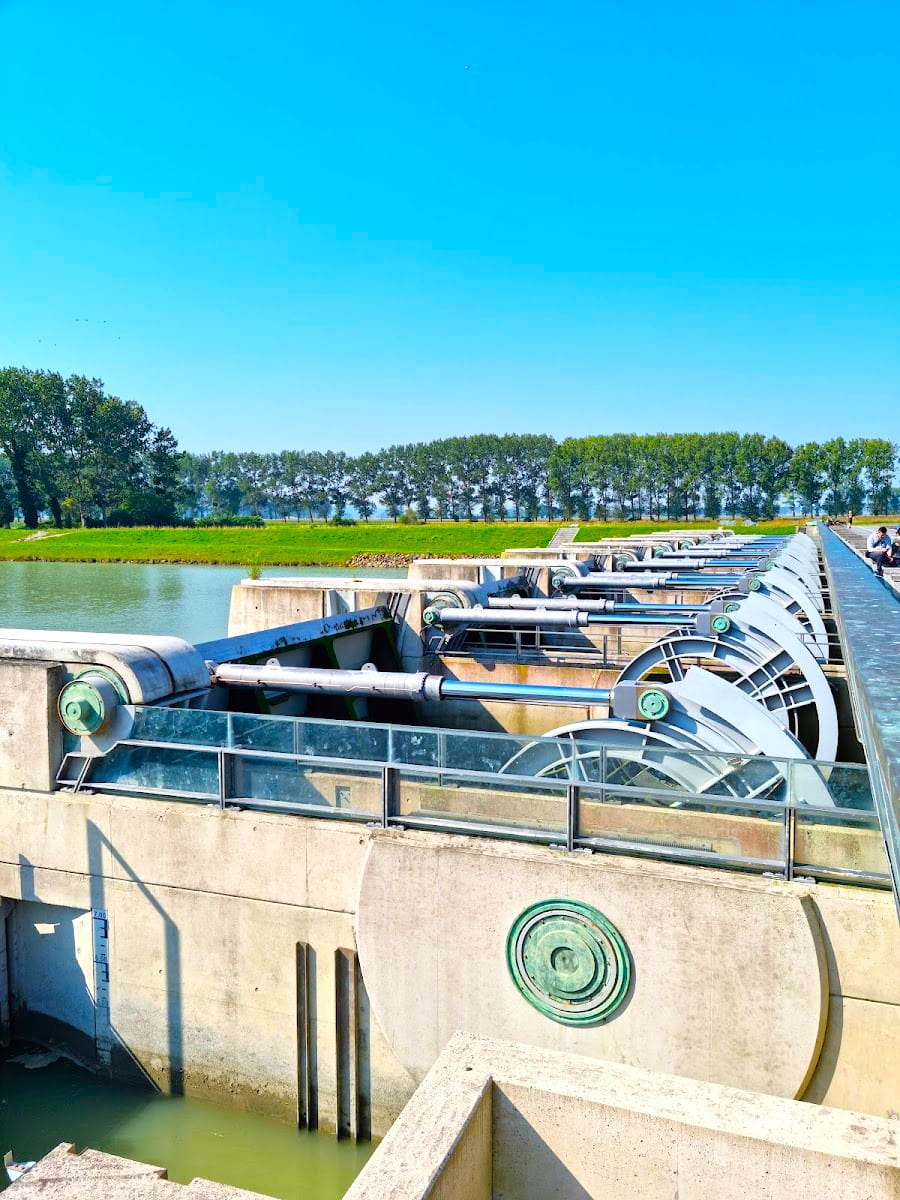 The Mont-Saint-Michel dam