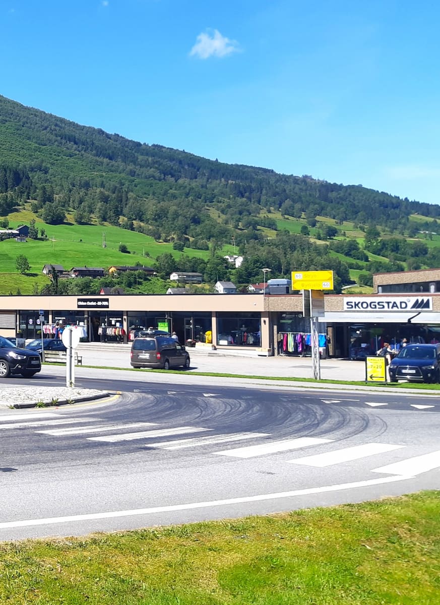 Village Shops, Olden