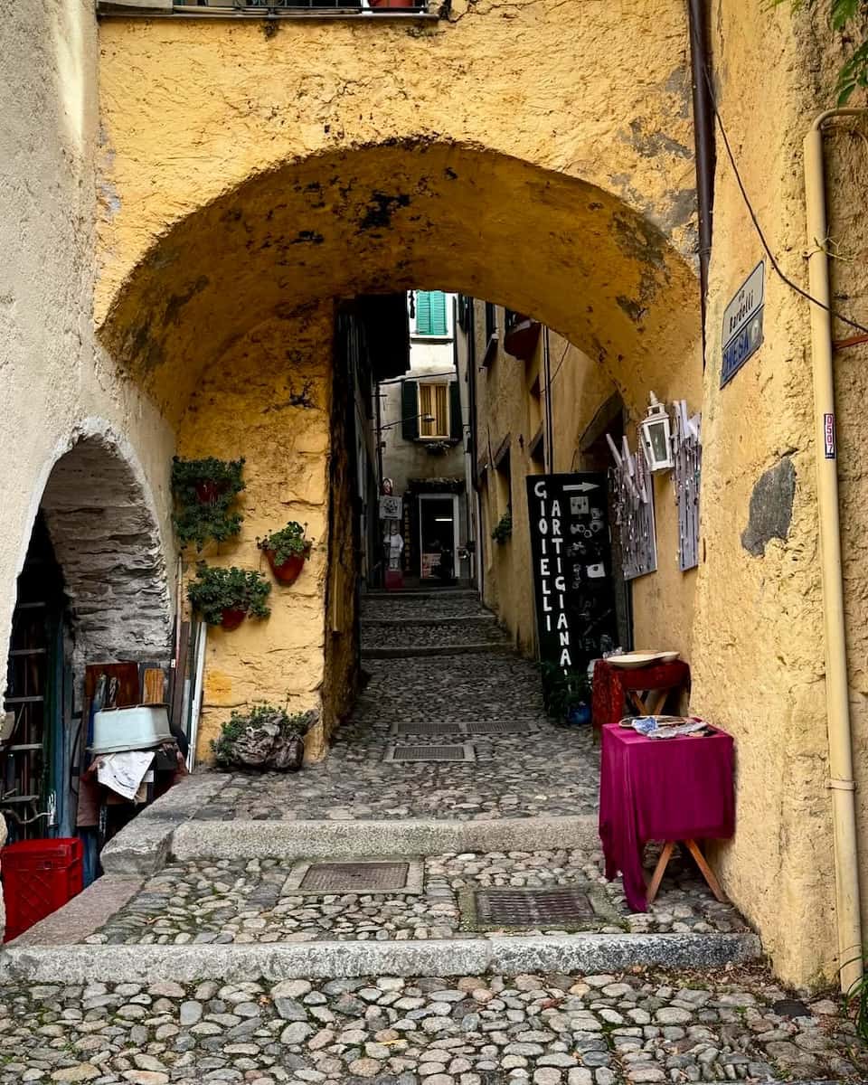 Streets of Isola dei Pescatori