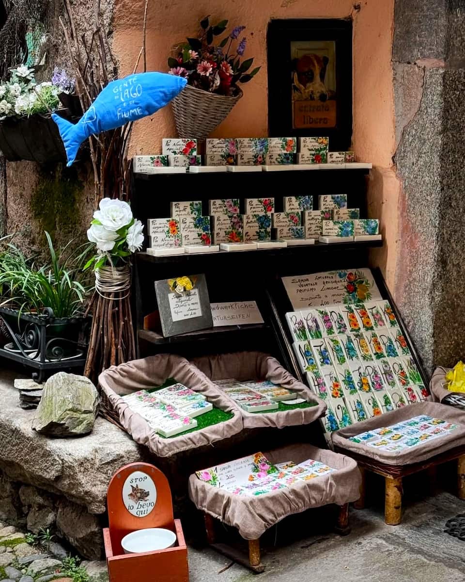 Streets of Isola dei Pescatori