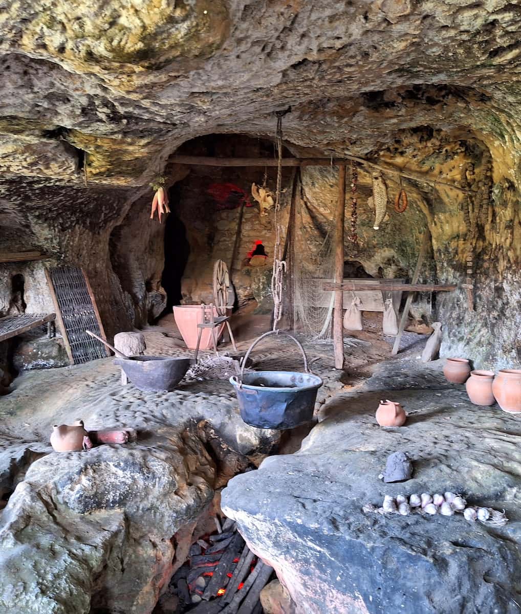La Roque St. Christophe Dordogne