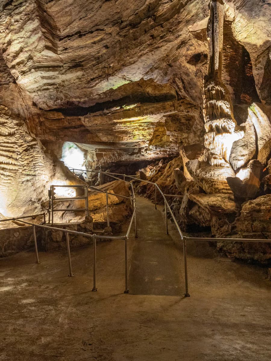 Marvel Cave Tour, Branson