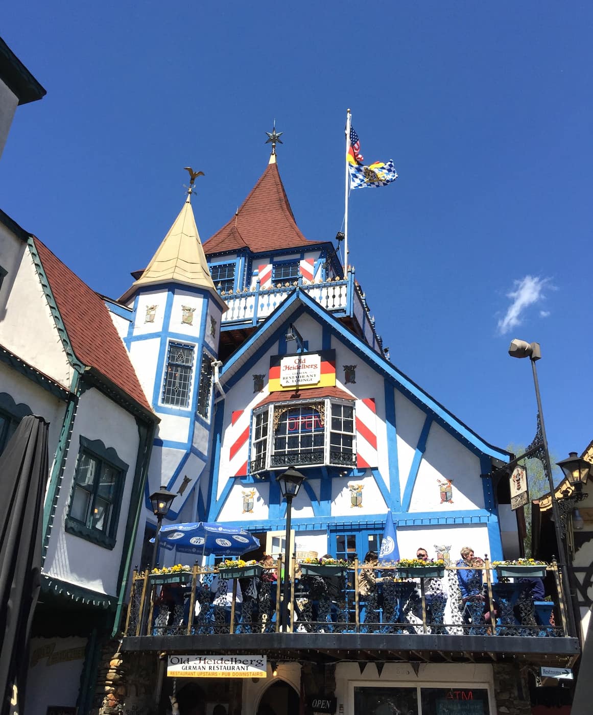 King Ludwig Biergarten, Helen