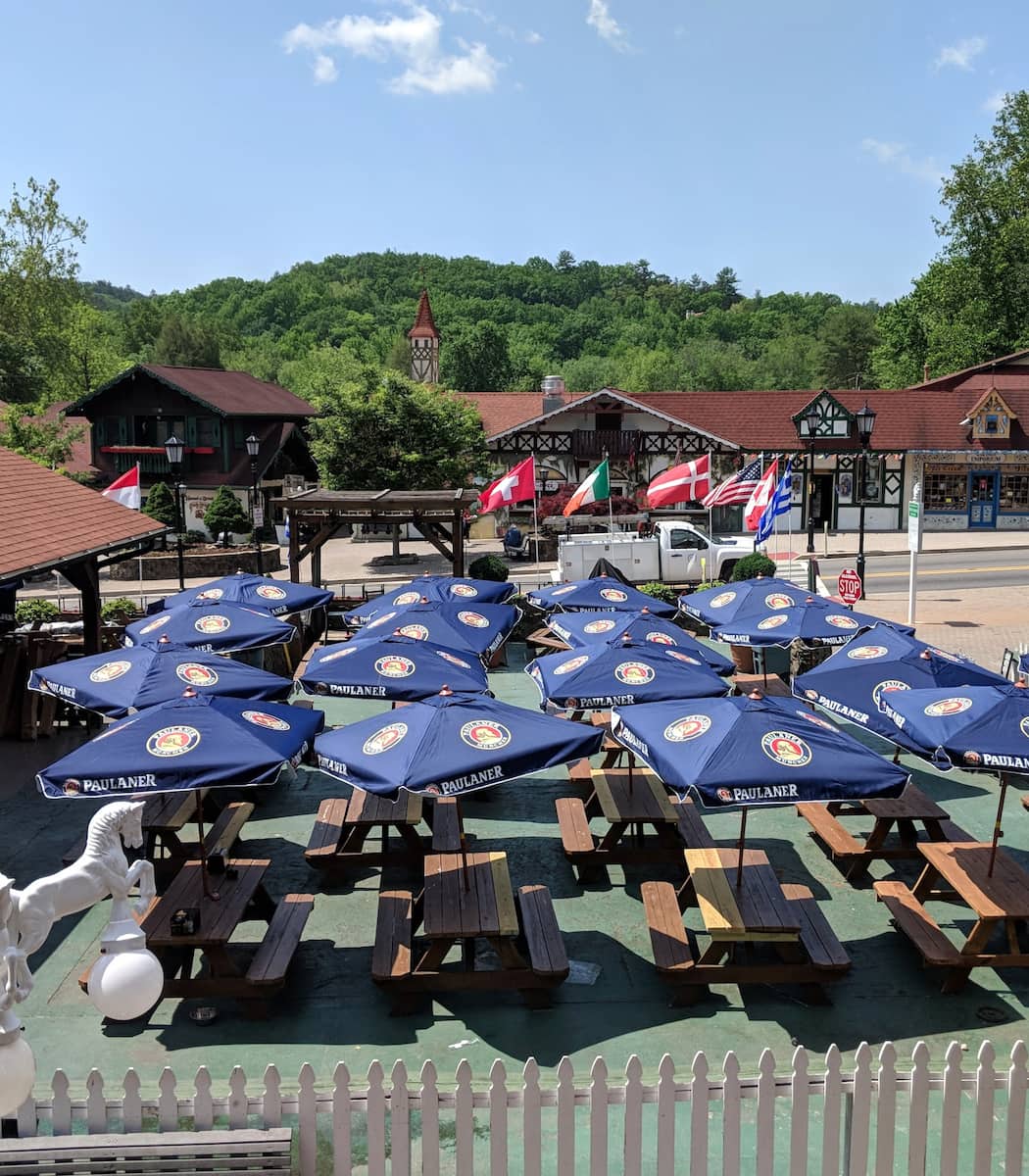 King Ludwig Biergarten, Helen