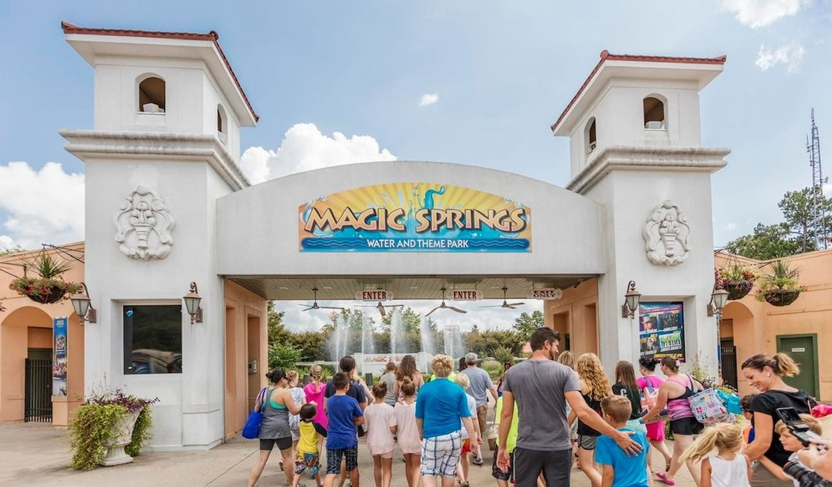 Magic Springs, Hot Springs