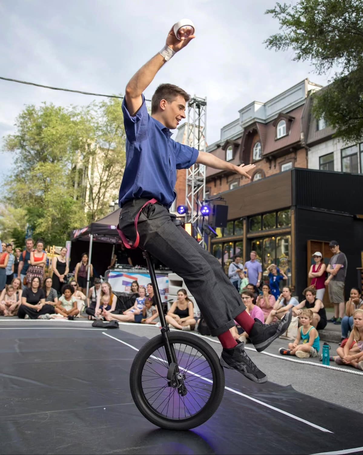 Montreal Completement Cirque