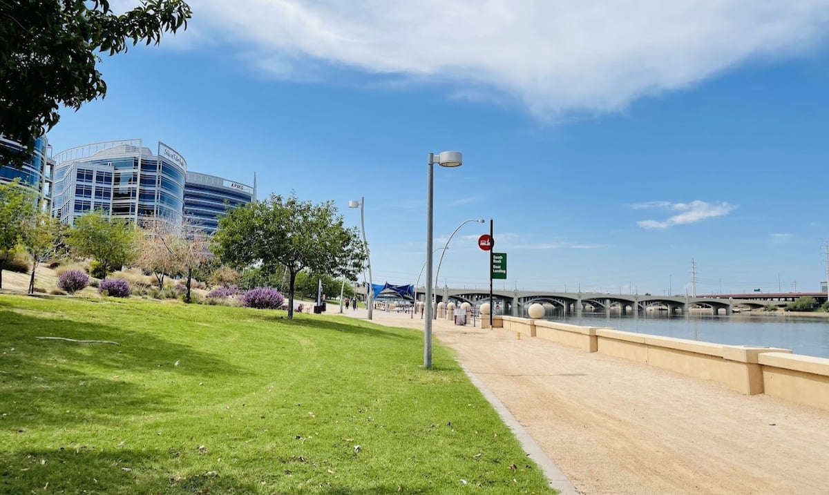 Tempe Town Lake promenade