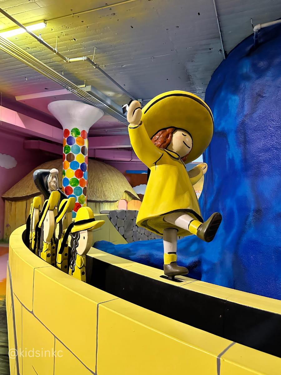 Inside of The Rabbit hOle, Kansas City