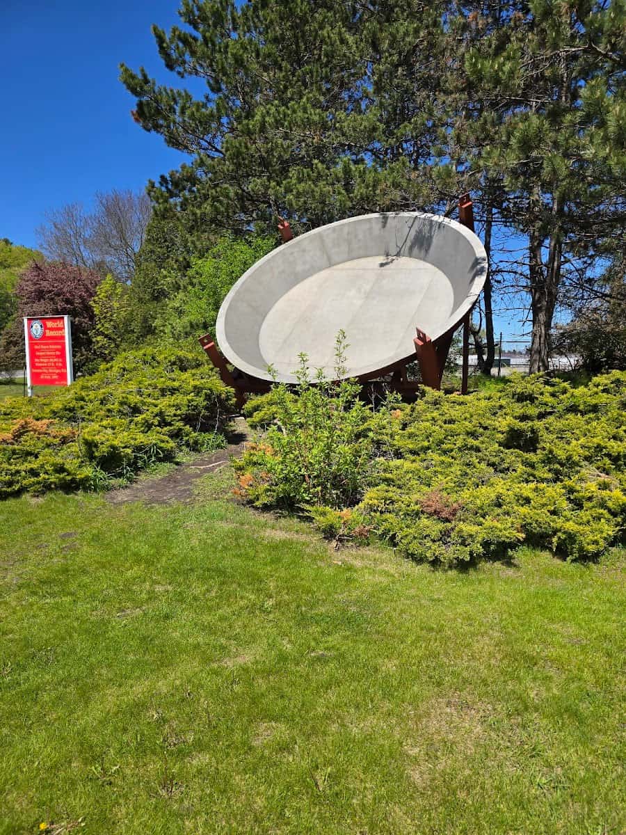 World’s Largest Cherry Pie Pan, Traverse City, US