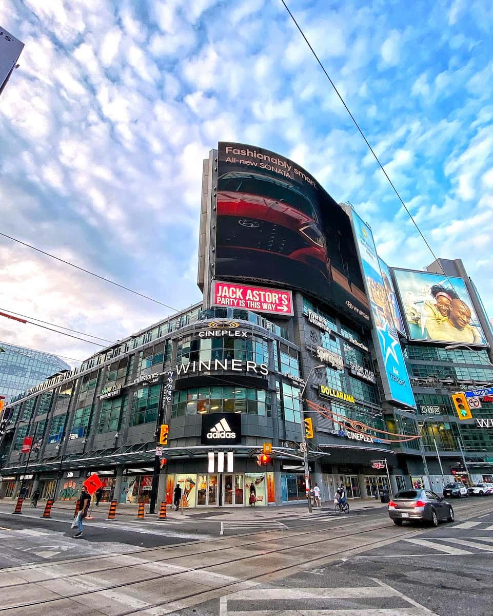 Yonge-Dundas Square, Canada