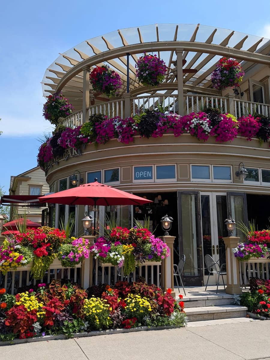 Niagara-on-the-Lake, Niagara Falls