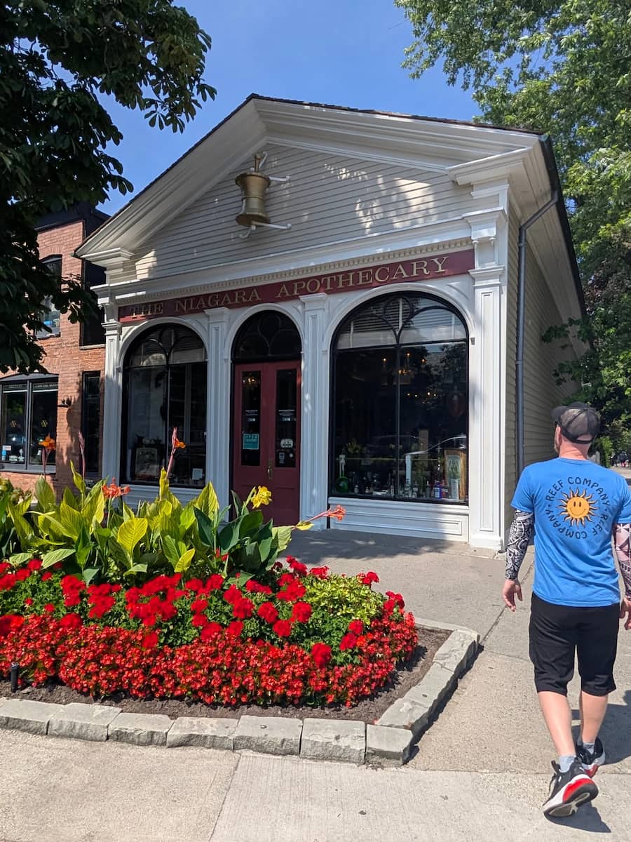 Niagara-on-the-Lake, Niagara Falls