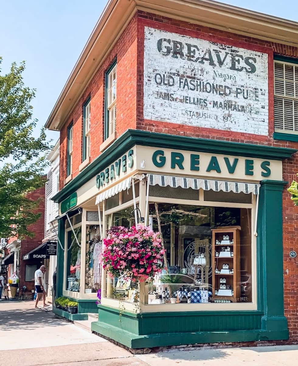 Niagara-on-the-Lake, Niagara Falls